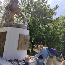 Возложение цветов к памятнику Героям битвы за Кубань в Великой Отечественной войне