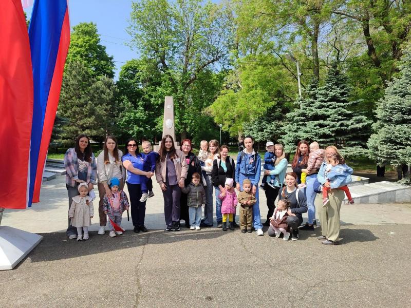 Возложение цветов к памятнику Героям битвы за Кубань в Великой Отечественной войне
