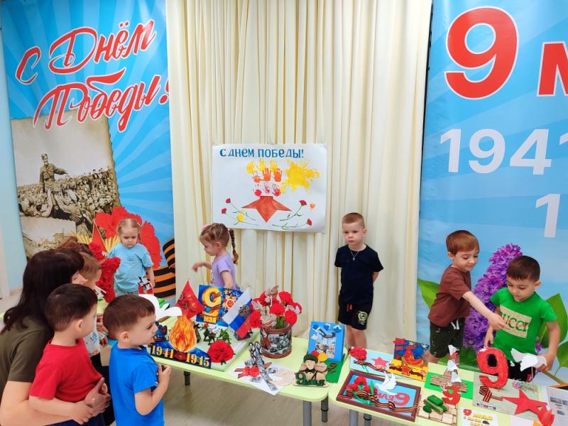 Выставка, посвященная 80-летию Великой Победы