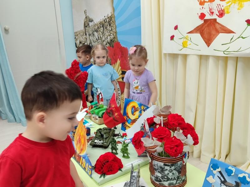 Выставка, посвященная 80-летию Великой Победы