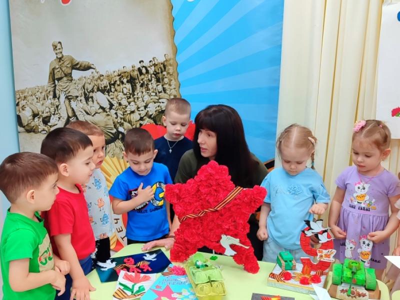 Выставка, посвященная 80-летию Великой Победы