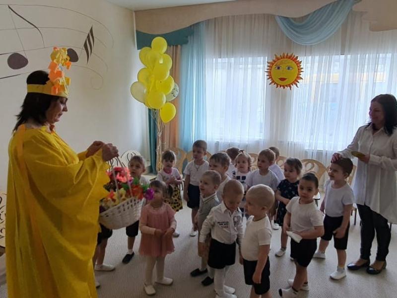 солнышко в гостях у малышей
