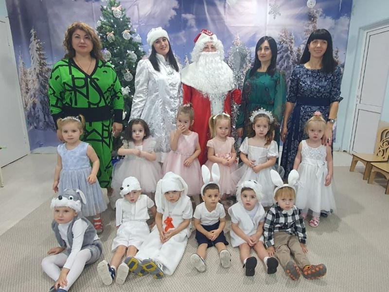 Новогодний утренник в группе "Бабочки"