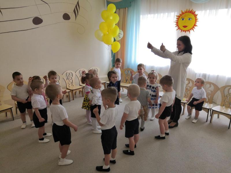 солнышко в гостях у малышей