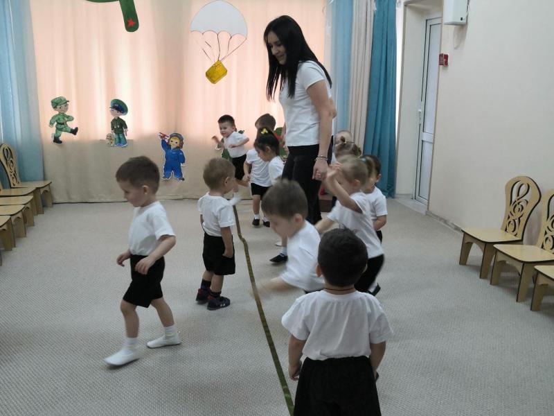 Спортивный праздник в группе "Совушки"