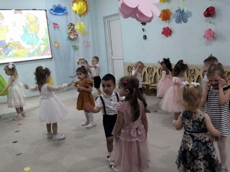 С Международным женским днём!