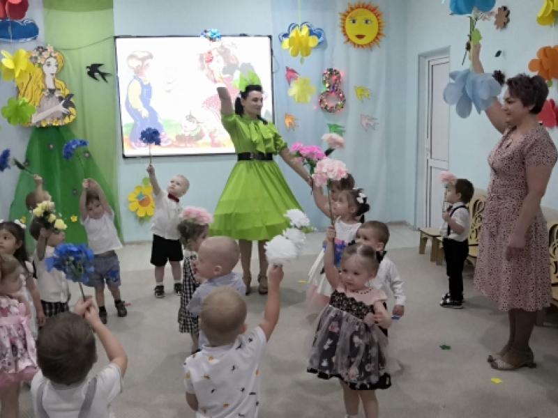 С Международным женским днём!